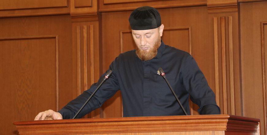 Председатель Счетной палаты Чеченской Республики Асламбек Шайхиевич Хазуев принял участие в заседании Парламента Чеченской Республики