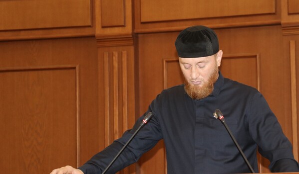 Председатель Счетной палаты Чеченской Республики Асламбек Шайхиевич Хазуев принял участие в заседании Парламента Чеченской Республики